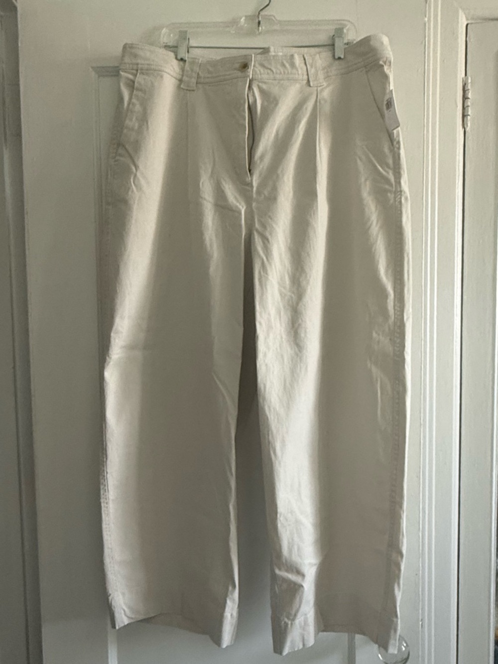 Old Navy Women’s Front Pleat Pants 18